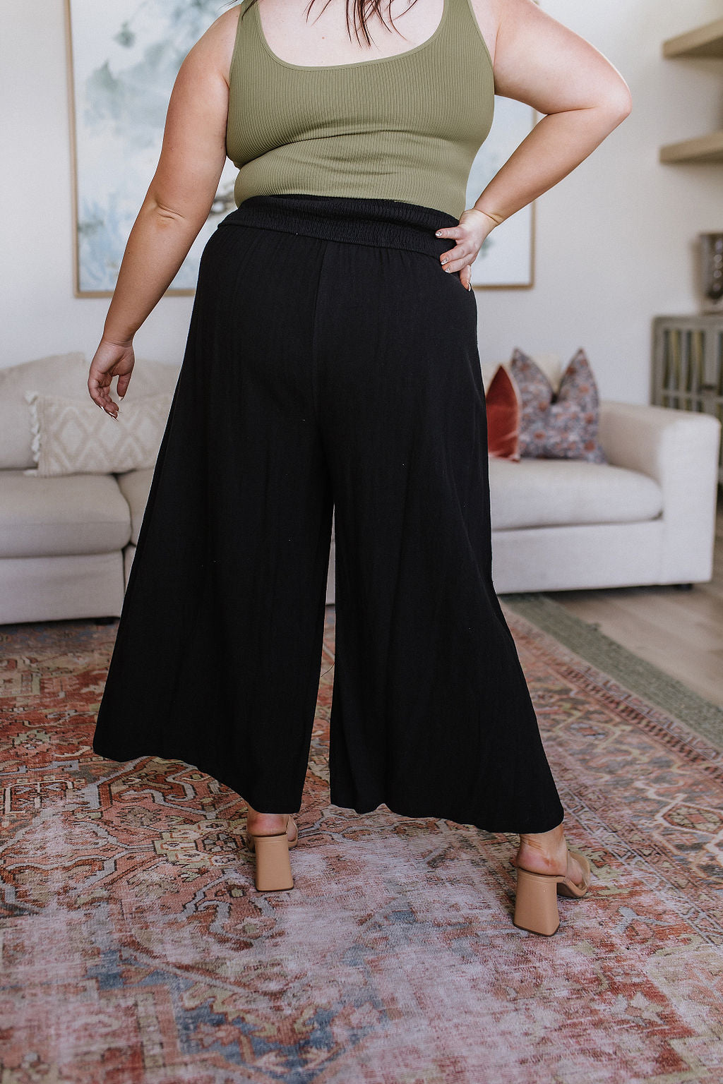 Modern Classic Wide Leg Crop Pants in Black