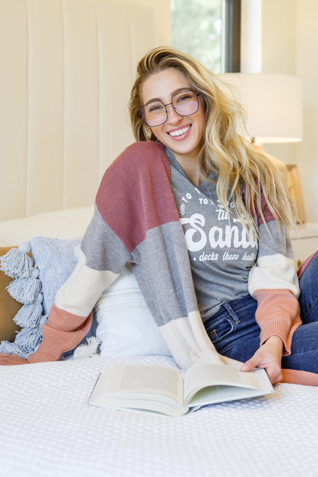 To The Window Graphic V Neck Tee In Gray